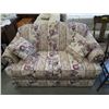 Image 1 : Upholstered love seat