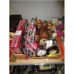 Box of assorted household decorative items