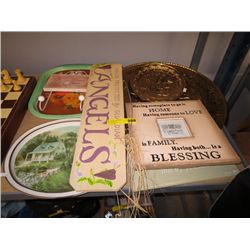 Assorted decorative wall plaques