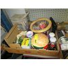 Image 1 : Tray of assorted household objects