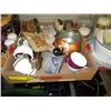 Image 1 : Tray of decorative objects