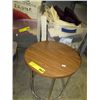 Image 1 : Small accent table 15" tall, 15" diameter