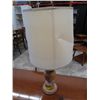 Image 1 : Wood base table lamp