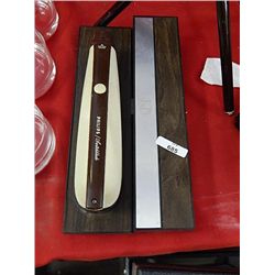 ELECTRIC KNIFE & HOLDER