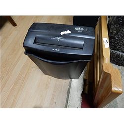 PAPER SHREDDER AND CONTENTS - DOES UP TO 12 SHEET