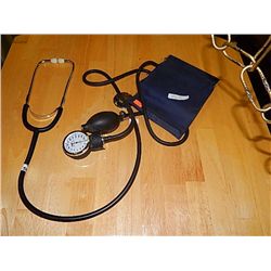 STETHESCOPE & BLOOD PRESSURE TESTER