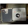 Image 1 : VINTAGE BATHROOM SCALES - 2