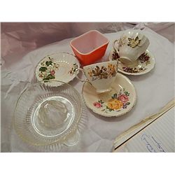 VINTAGE JUICER, ASSORTED TEA CUPS, VINTAGE PYREX DISH & CHINA SAUCERS - 22K GOLD ETC