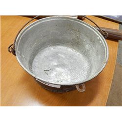 VINTAGE POT WITH HANDLE