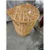 Image 2 : WICKER HAMPER WITH 3 WOOVEN MATS INSIDE