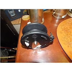 FISHING REEL