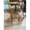 Image 1 : VINTAGE WOOD CHAIR