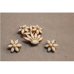 Gorgeous Vintage Costume Jewelry Brooch And Earrings Set