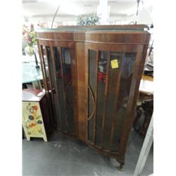 Curved Door China Cabinet w/8 Glass Inserts in Doors - 1 Needs Replacement - 2 Glass Shelves