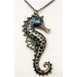 7255 - GREEN SEA HORSE PENDANT W/CHAIN