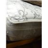 Image 1 : QUEEN MATTRESS - EURO TOP