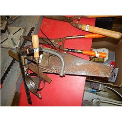 BUNDLE OF TOOLS & HITCH RECIEVER