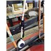 Image 1 : SCRUB BRUSH & GARDEN SPRAYER