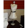 Image 1 : MINI MANIQUIN / DRESS FORM STAND