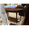 Image 1 : VINTAGE HALL D-TABLE