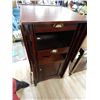 Image 7 : MAHOGANY BAR - FOLDING SWING OUT SIDES & BRASS ACCENT FOOT RESTS