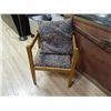 Image 1 : ANTIQUE ARM CHAIR - SOLID OAK ARTS & CRAFT STYLE