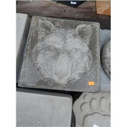 CONCRETE STEPING STONE - WOLF