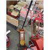 Image 1 : FLOOR JACK - HEAVY DUTY - 2 TON WITH LONG HANDLE