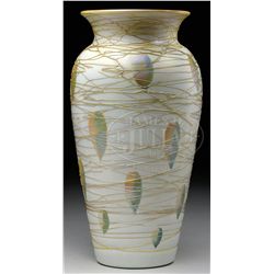 DURAND THREADED HEART & VINE VASE.
