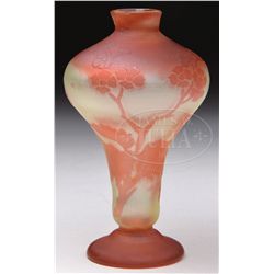 HECKERT CAMEO VASE.