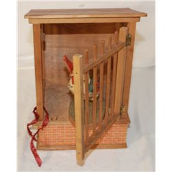 Pipsqueak Rooster in Coop Toy
