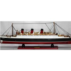 COLLECTORS EDITION HANDMADE RMS QUEENMARY SHIP MODEL