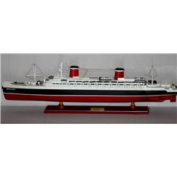 COLLECTORS EDITION HANDMADE SS UNITED STATES SHIP MODEL
