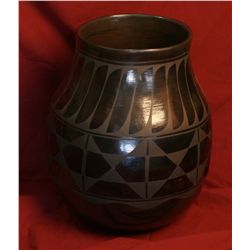 Raphalita Aguilar, Santo Domingo Pottery Jar,