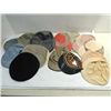 Image 1 : LOT 13 VINTAGE MEN'S BERET & DRIVING HATS VARIOUS