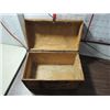 Image 2 : ANTIQUE WOOD HUMB BACK SMALL TRAVEL TRUNK