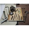 Image 1 : LOT 13 VARIOUS OLD SHOP TOOLS: PRY BAR, HAMMER,