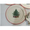 Image 2 : LOT 7 CONTEMPORARY CHRISTMAS 6 DINNER PLATES &