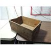 Image 1 : VINTAGE PINE CRATE FIVE CROWN WINE PORTUGAL