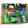 Image 2 : MIXED LOT OF PLASTIC TOY VEHICLES, WORKMEN, AND