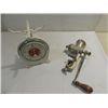 Image 1 : LOT 2 VINTAGE KITCHEN ITEM: DULTON METAL 5LB SCALE