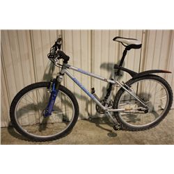 GREY ROCKY MOUNTAIN HAMMER RACE 27SPD FRONT SUSPENSION MOUNTAIN BIKE