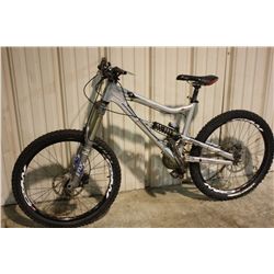 GREY DEVINCI FRANTIK 16SPD FULL SUSPENSION MOUNTAIN BIKE