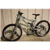 Image 1 : GREY DEVINCI FRANTIK 16SPD FULL SUSPENSION MOUNTAIN BIKE