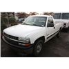 Image 1 : 1999 CHEVROLET SILVERADO 2500 2DR PU, WHITE, VIN #1GCFC24T9XE144855