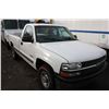 Image 2 : 1999 CHEVROLET SILVERADO 2500 2DR PU, WHITE, VIN #1GCFC24T9XE144855