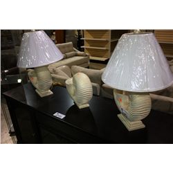 2 DESIGNER SHELL LAMPS AND STATUE