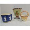 Image 2 : LOT 5 VINTAGE CZECHSLOVAKIAN CERAMICS: 2 PITCHERS,