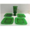 Image 1 : LOT 5 VINTAGE EMERALD GREEN GLASS: 4 PLATES & VASE
