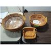 Image 1 : LOT 3 1999 LARGE LONGABERGER BASKETS WITH INSERTS